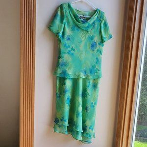 Studio I Green Floral Short Sleeve Blouse & Angled Skirt Set Size 10